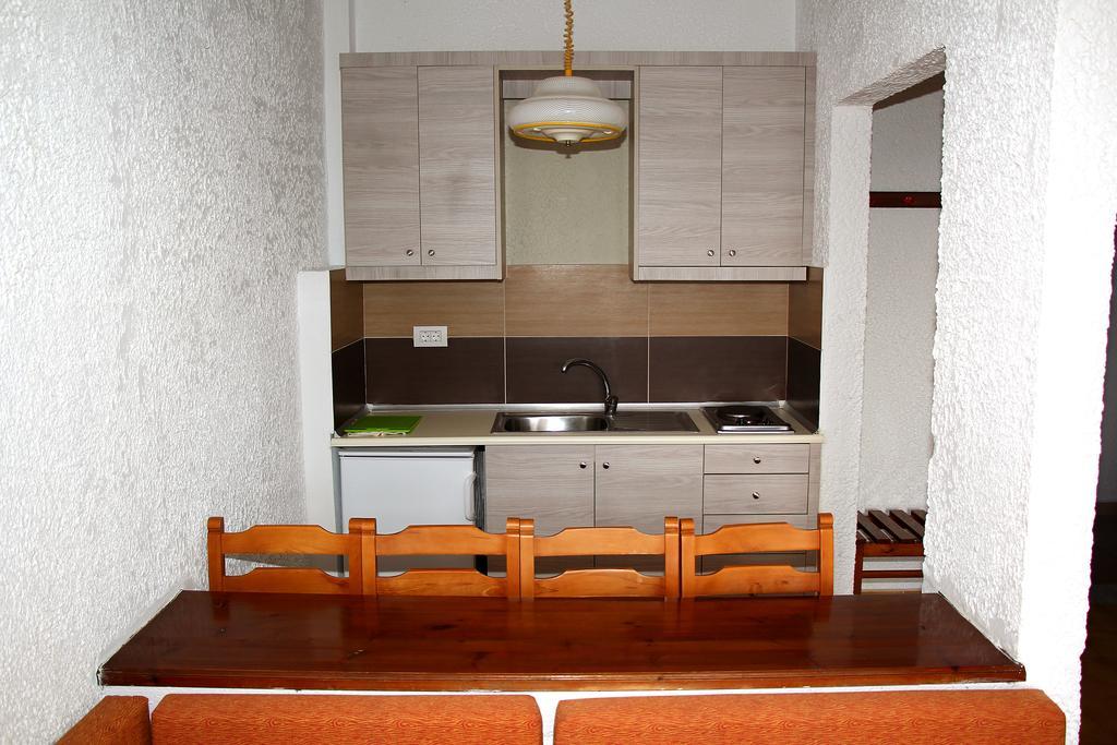 Karavos Hotel Apartments Archangelos  Kamer foto