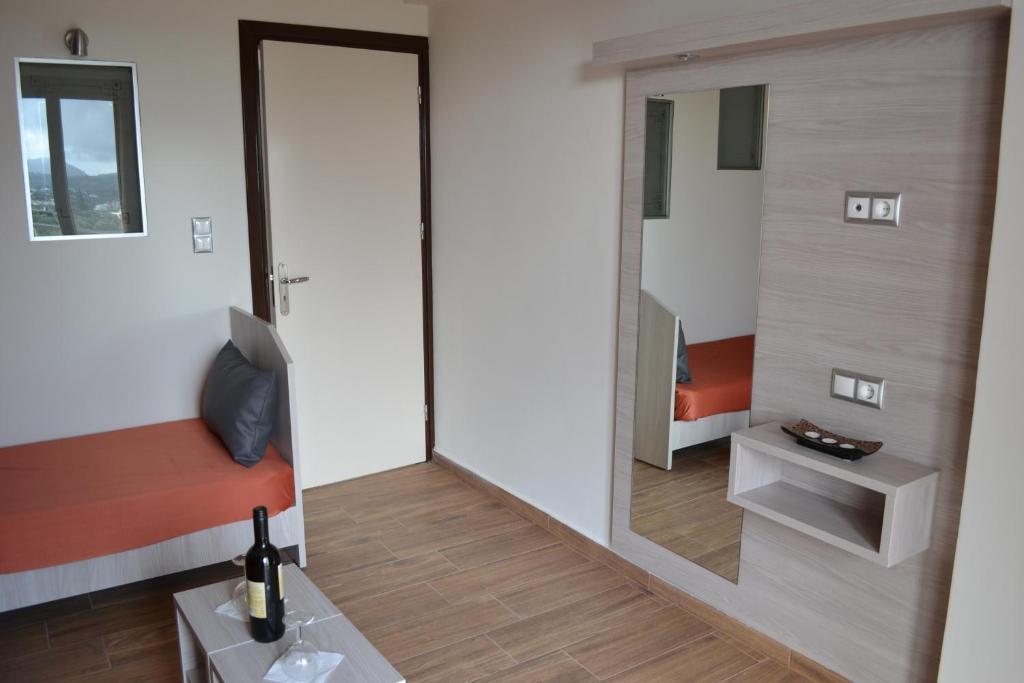 Karavos Hotel Apartments Archangelos  Kamer foto