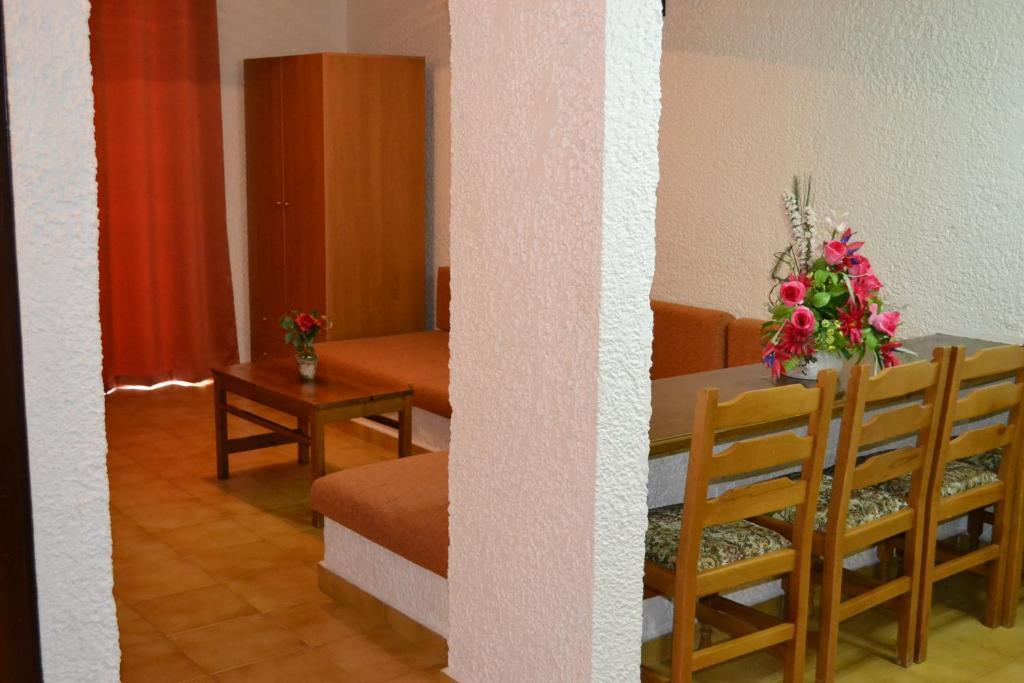 Karavos Hotel Apartments Archangelos  Kamer foto
